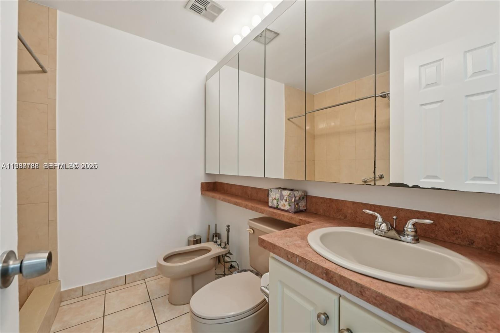 HOMES OF VERSAILLES 9624 - Residential