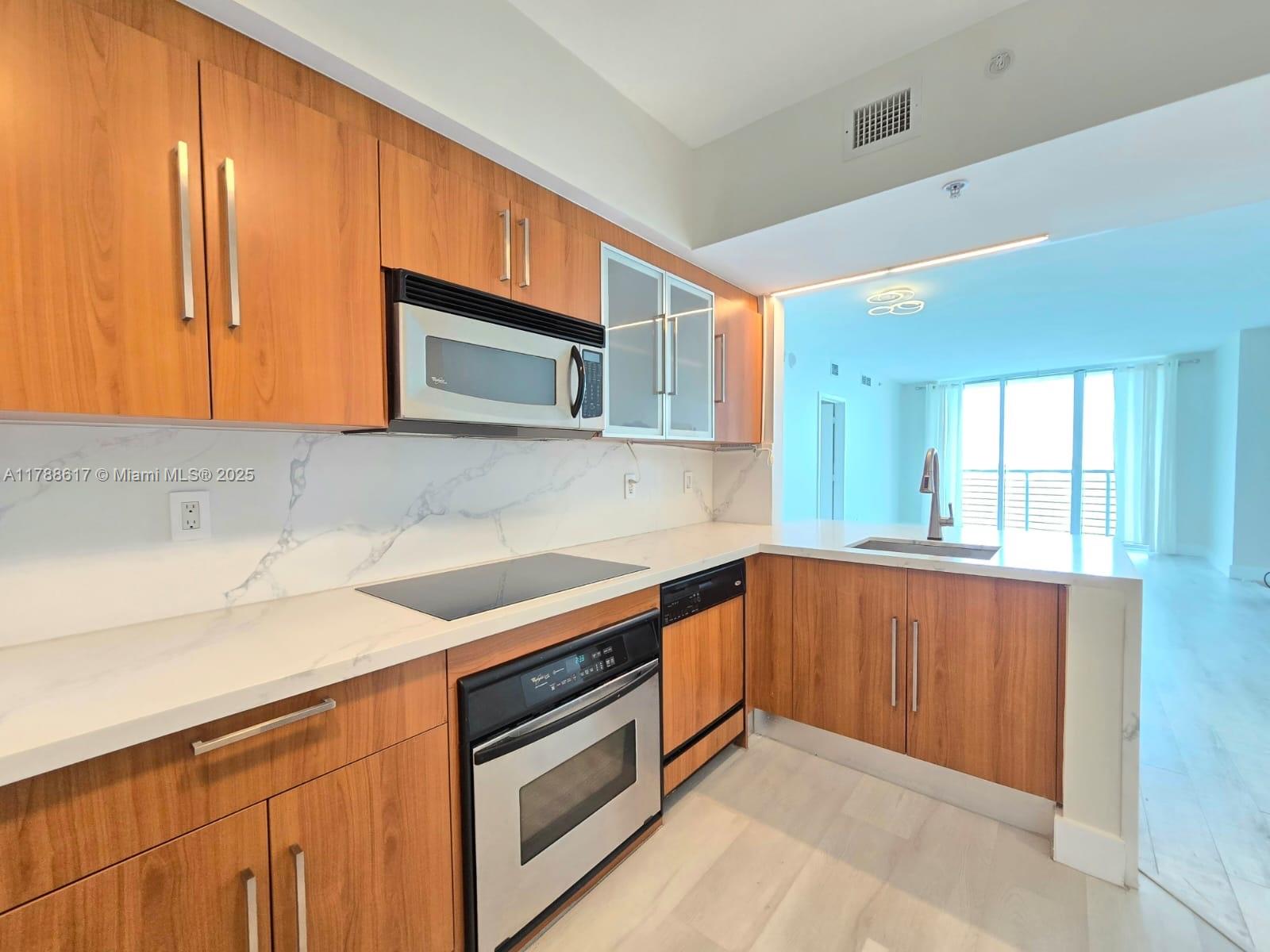 335 S Biscayne Blvd 812, Miami, Broward County, Florida - 3 Bedrooms  
2 Bathrooms - 