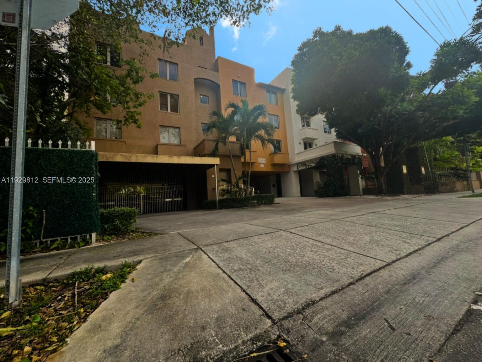 DIXIE GROVE RESIDENCES CO - Residential Lease