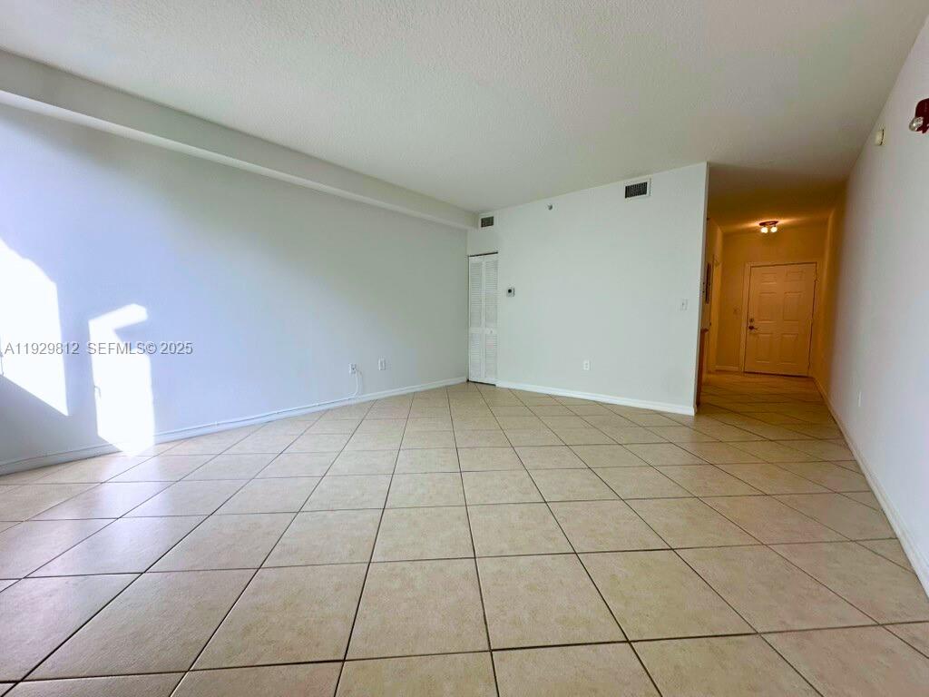 DIXIE GROVE RESIDENCES CO - Residential Lease