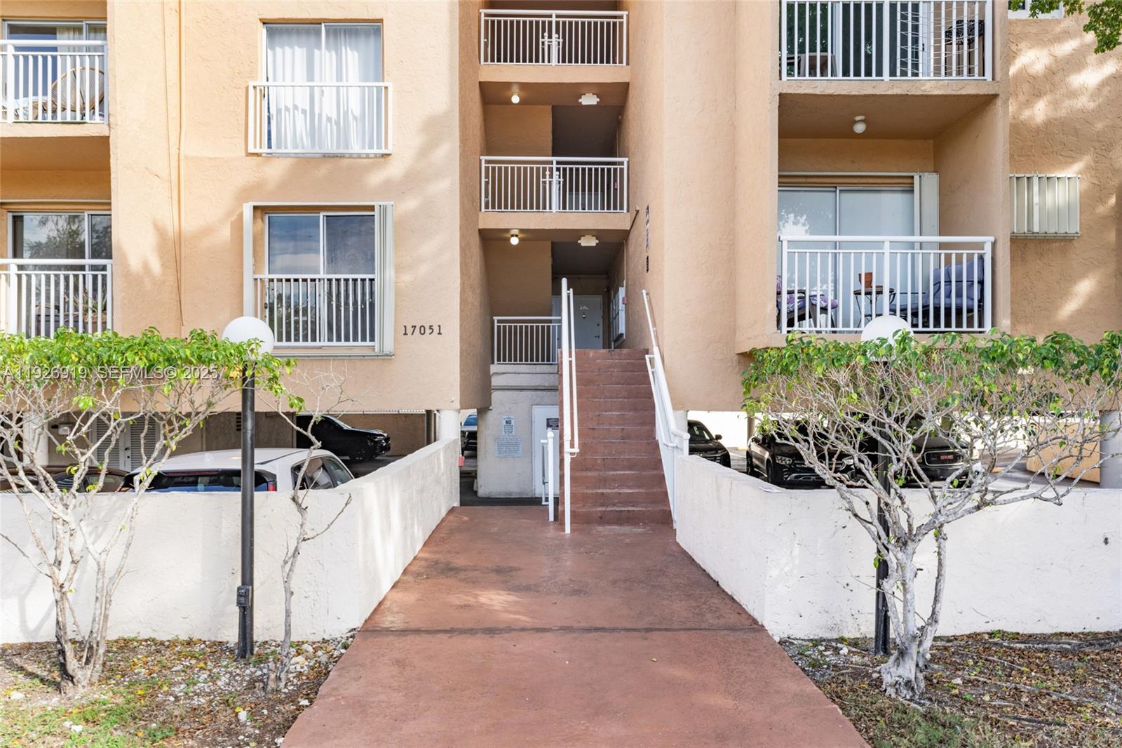 View photos, virtual tours, details... 17051 NE 35th Ave 301