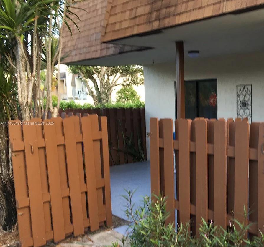 PT TR A NORTH LAUDERDALE - Residential