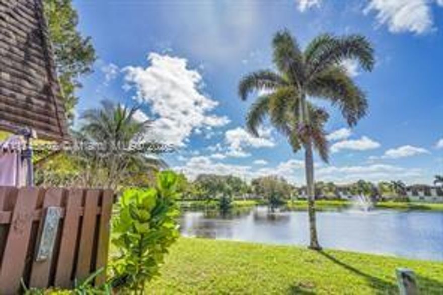 Beautiful 3 BED / 2 BATH - Steel Appliances - Washer and dryer inside - Awesome Town-Home with private courtyard in well maintained community and in Move Condition - New floor in 2nd Floor - Freshly Painted - Corner Unit with water view - Best price in the area
Seller Motivated  !!!