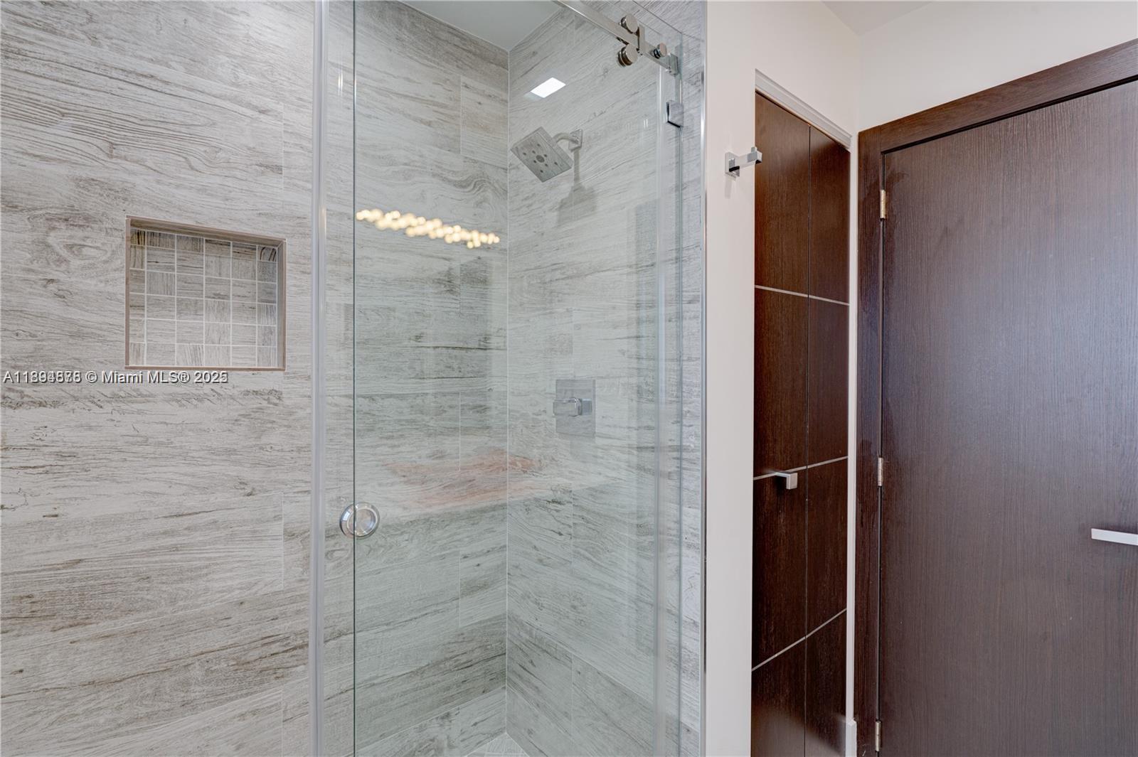 KEYSTONE ISLAND NO 4 - Residential Lease