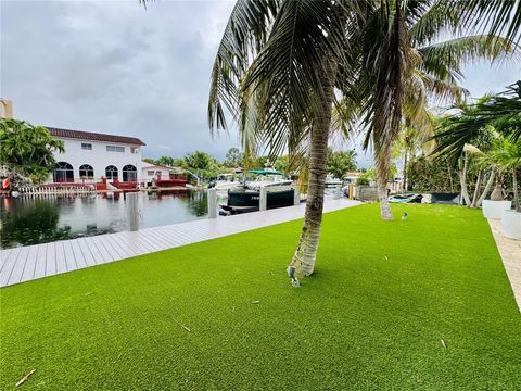 2305 Magnolia Dr 2305 North Miami FL 33181