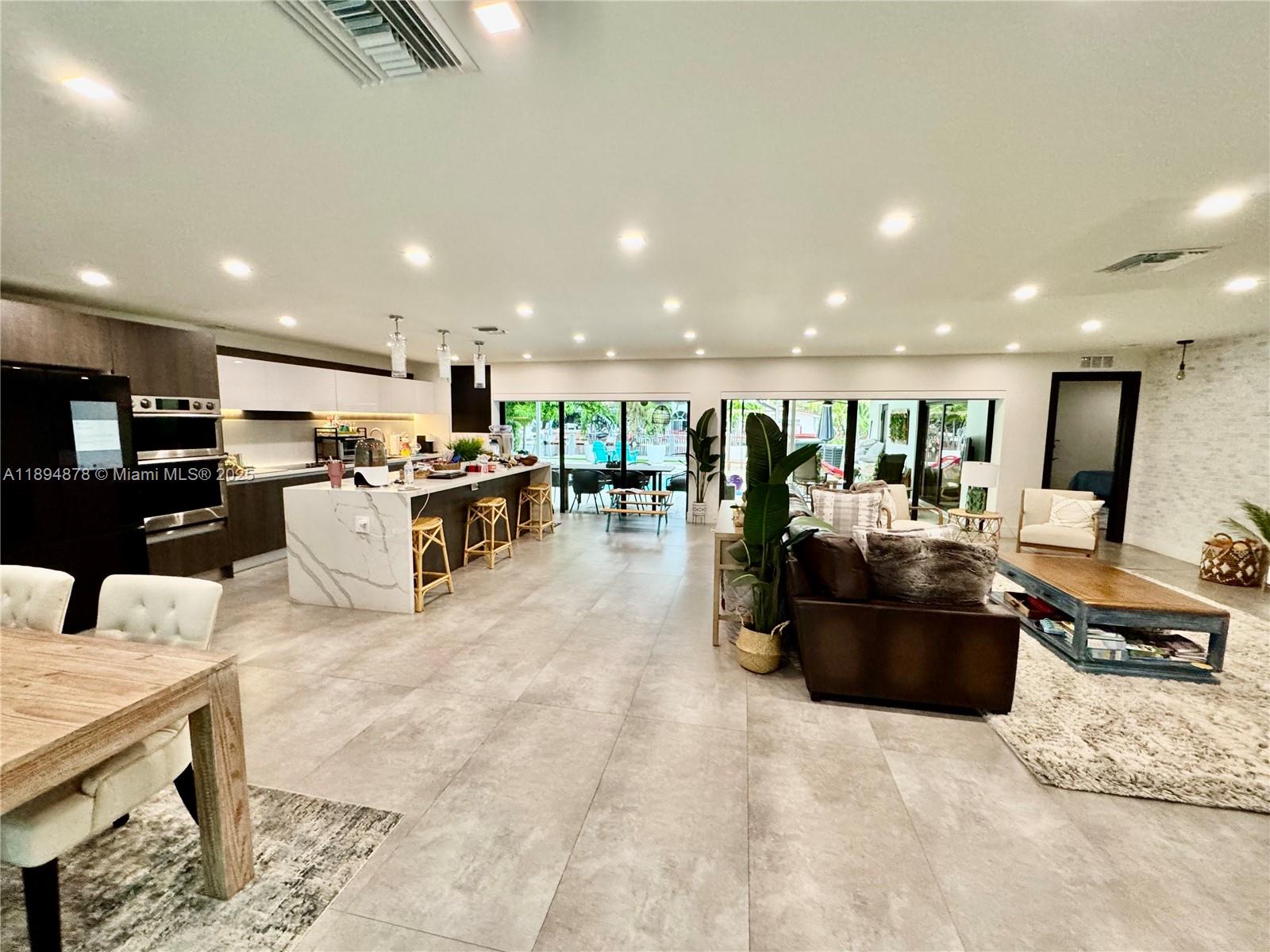 2305 Magnolia Dr 2305