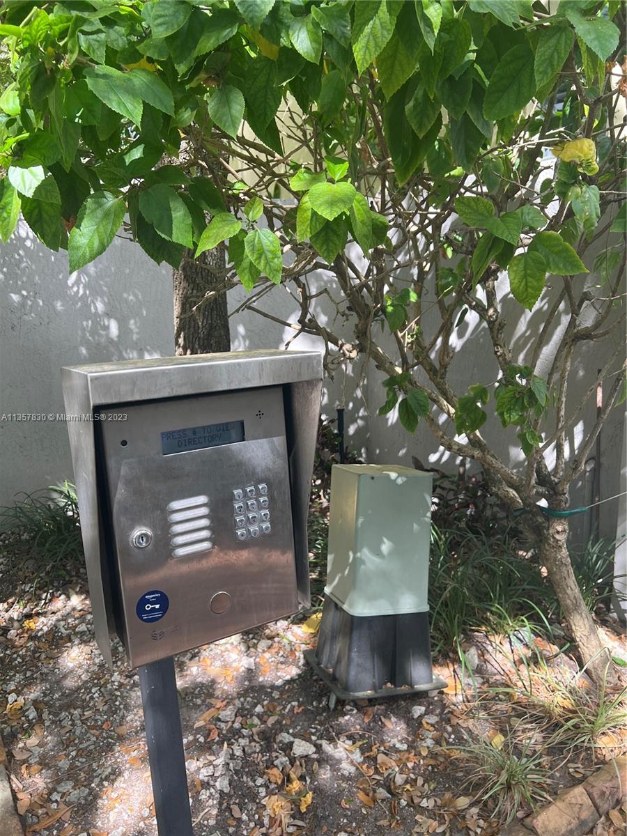 PARISIAN VILG IN THE GROV - Residential