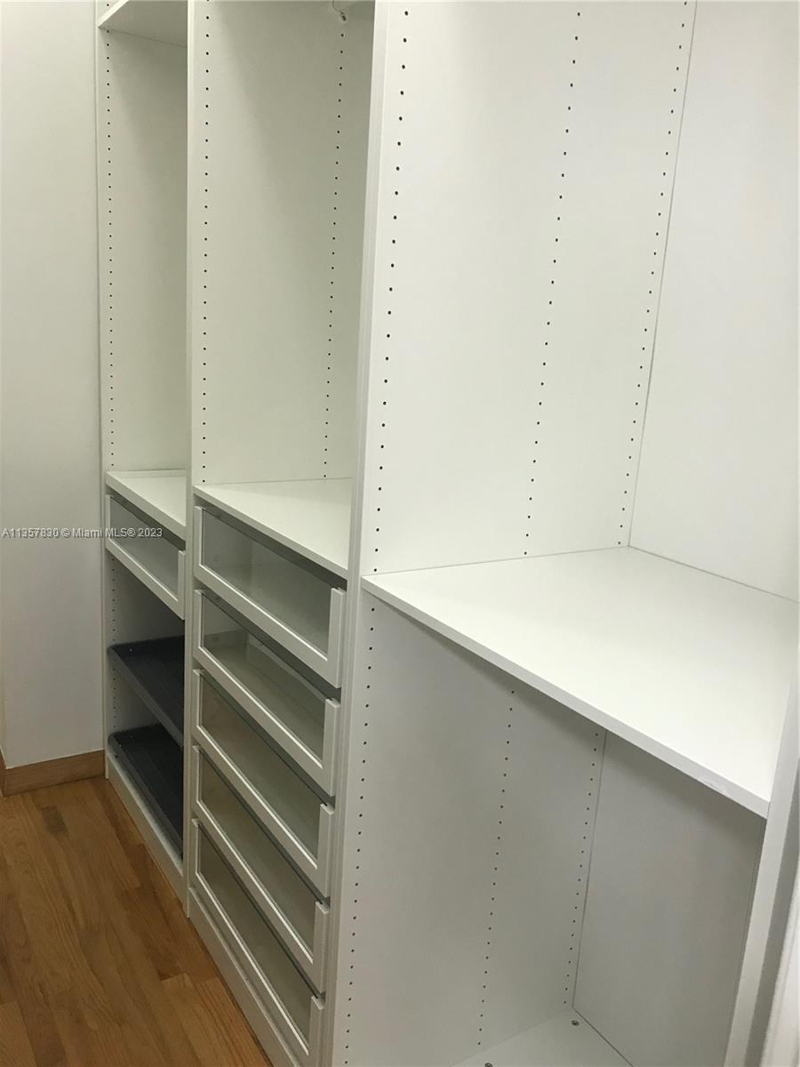 PARISIAN VILG IN THE GROV - Residential