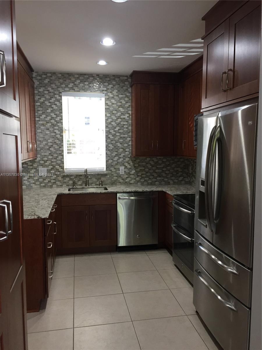 PARISIAN VILG IN THE GROV - Residential