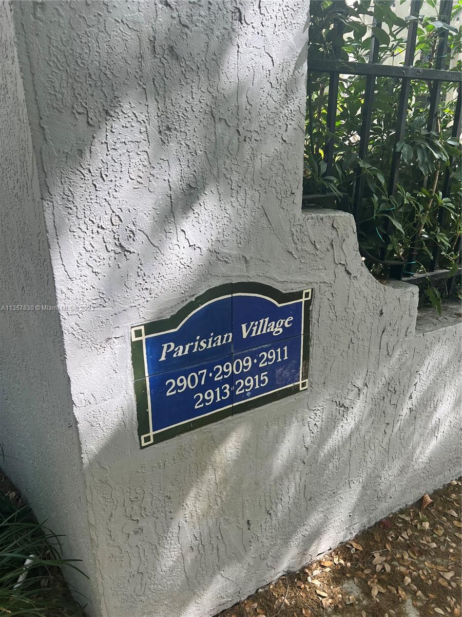 PARISIAN VILG IN THE GROV - Residential