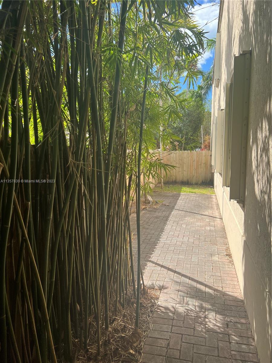 PARISIAN VILG IN THE GROV - Residential