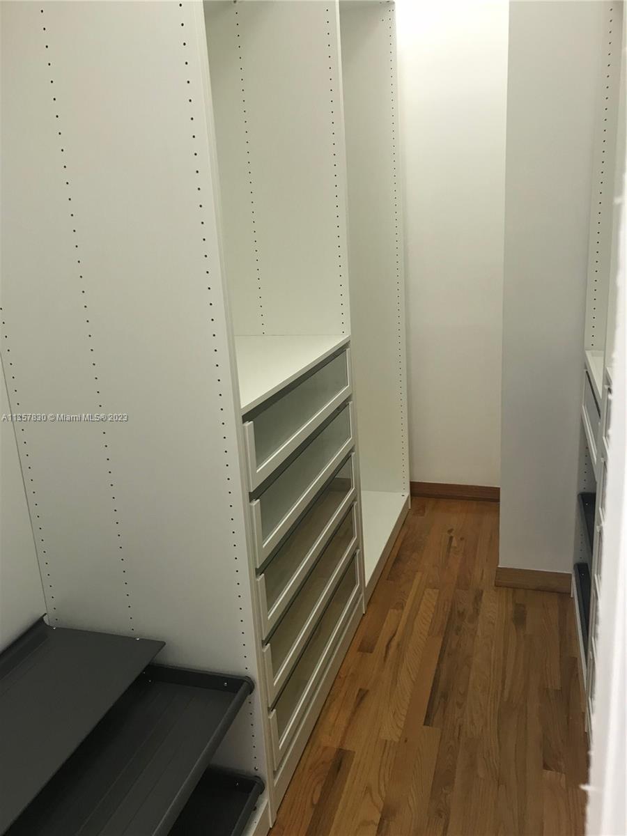 PARISIAN VILG IN THE GROV - Residential