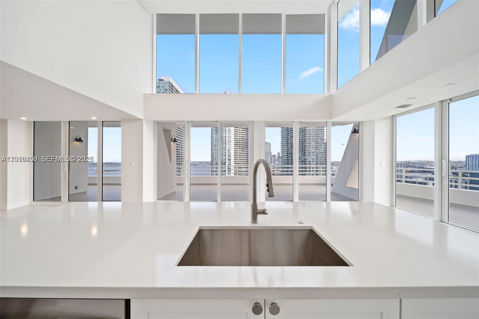 555 NE 34th St PH4