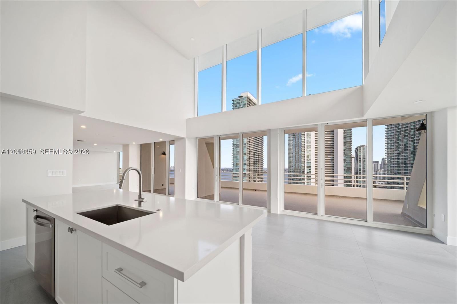 555 NE 34th St PH4