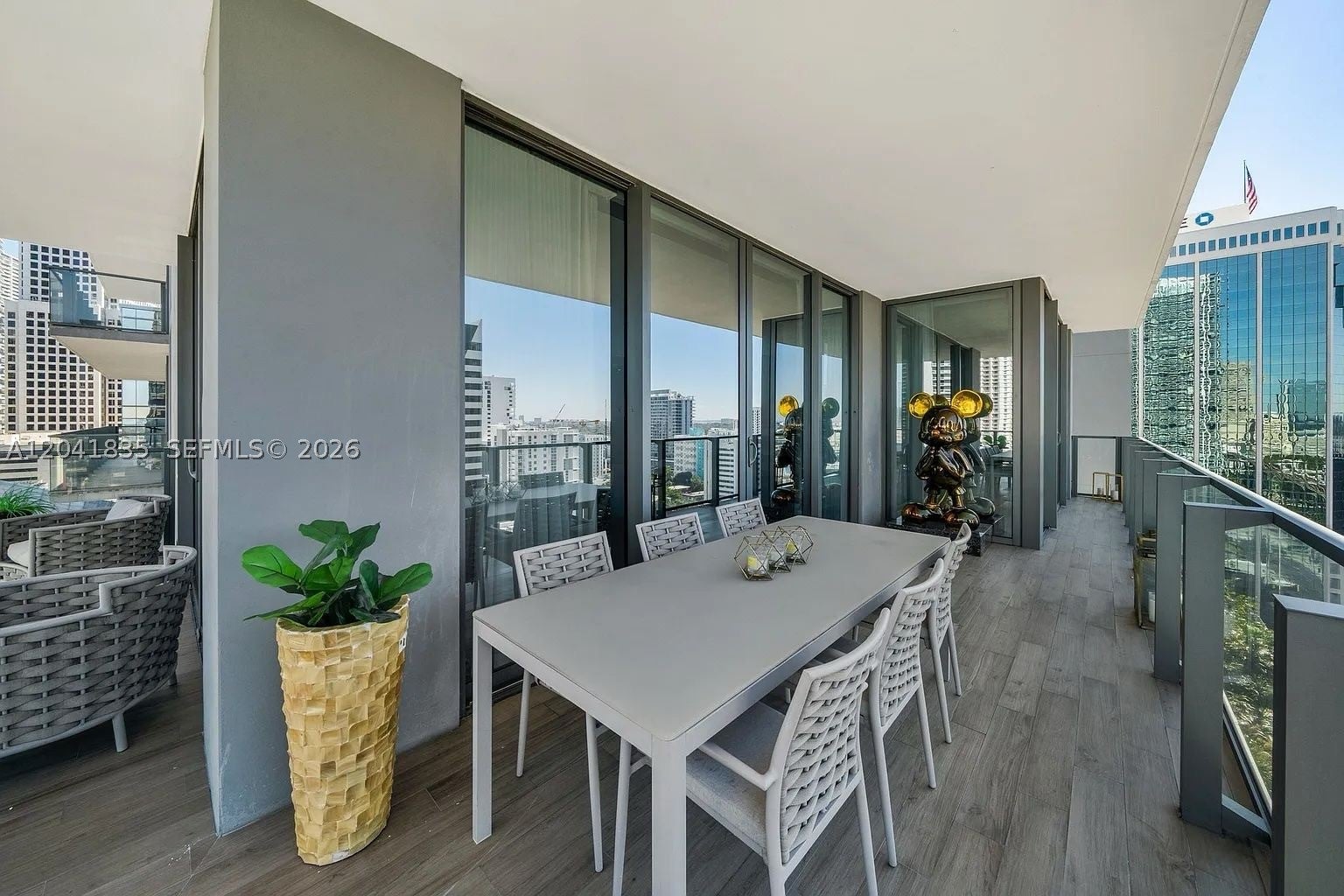 Photo 1 of 20 — 88 SW 7th St 1212, Miami, FL 33130