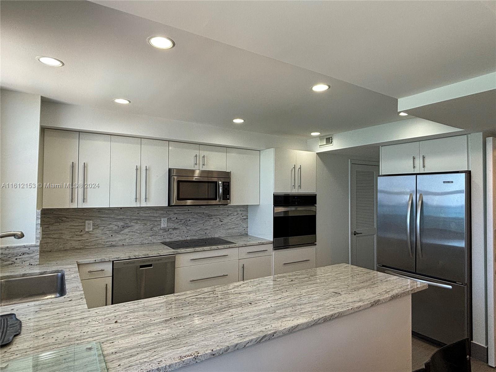 BALMORAL CONDO - Residential Lease