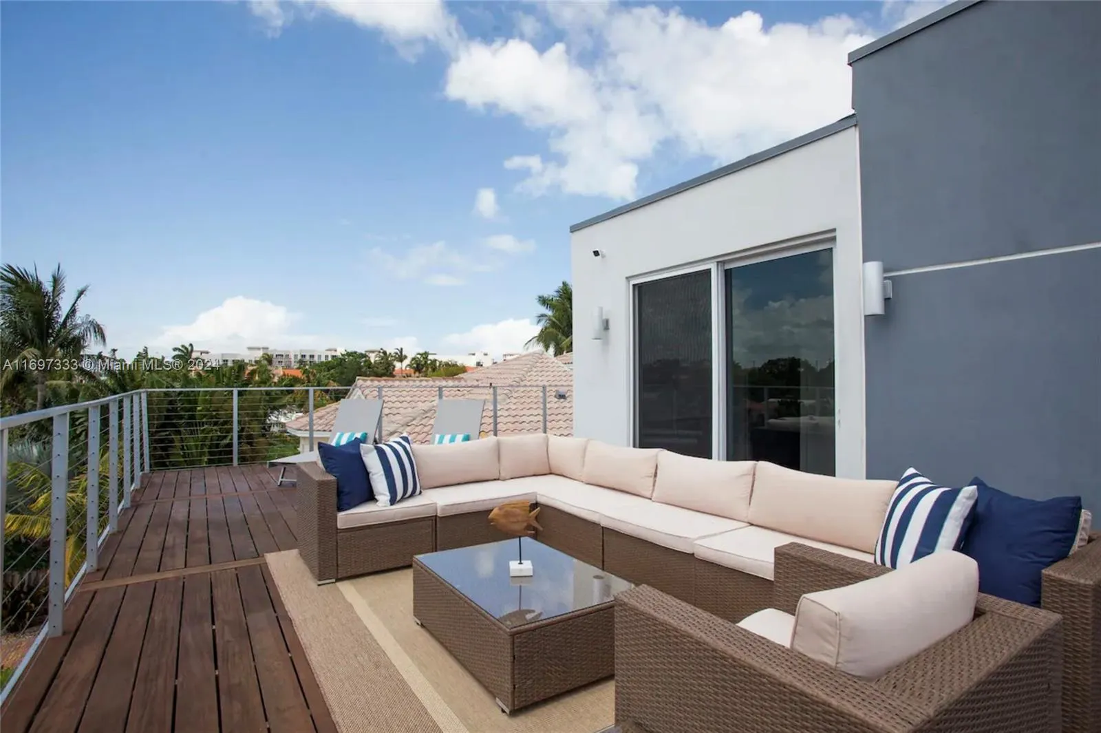 Fort Lauderdale, Florida 33304, United States, 4 Bedrooms Bedrooms, ,5 BathroomsBathrooms,Residential,Pending,31580