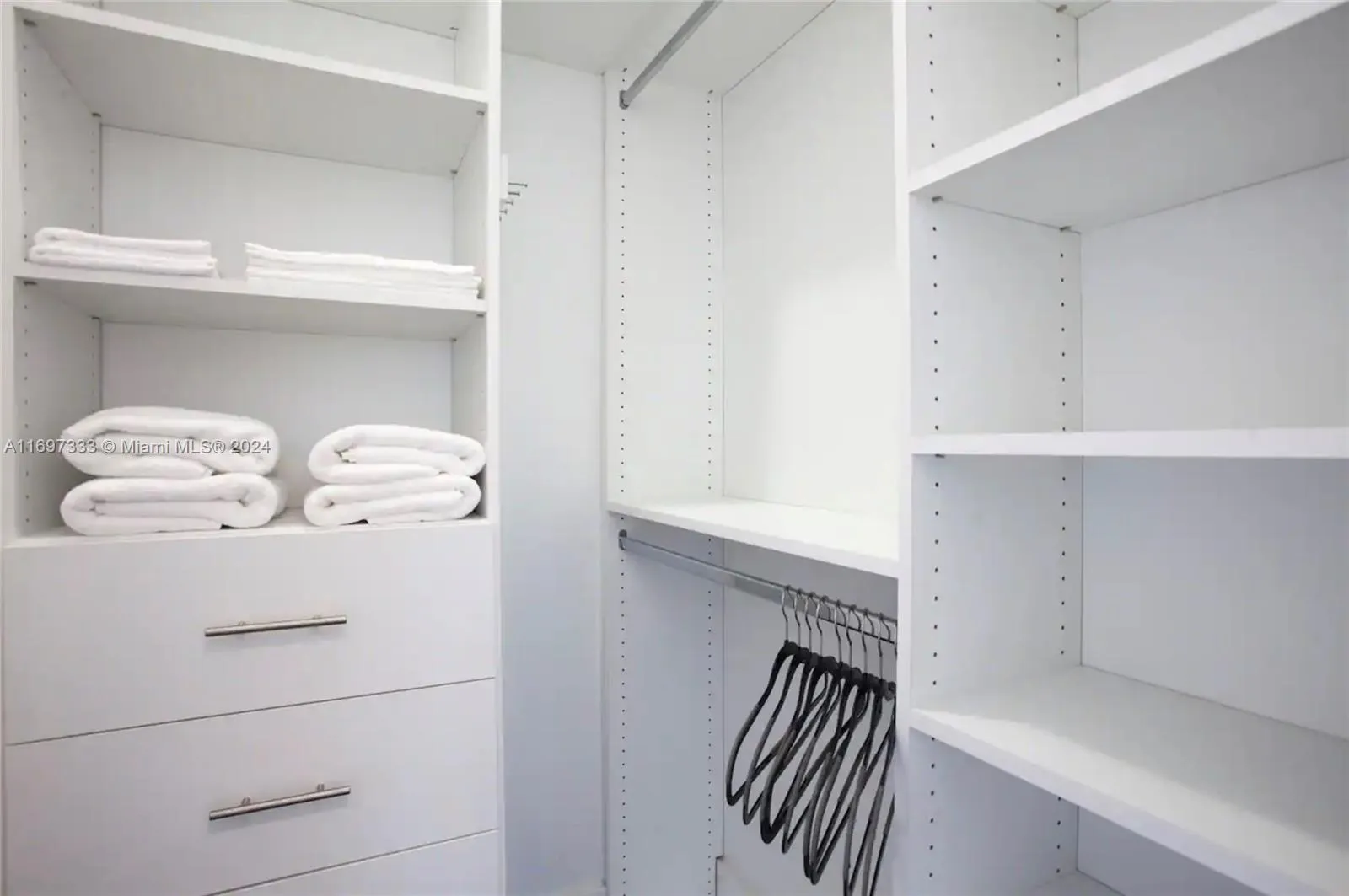 Fort Lauderdale, Florida 33304, United States, 4 Bedrooms Bedrooms, ,5 BathroomsBathrooms,Residential,Pending,31580