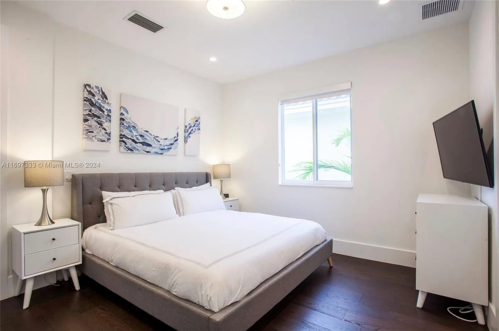 Fort Lauderdale, Florida 33304, United States, 4 Bedrooms Bedrooms, ,5 BathroomsBathrooms,Residential,Pending,31580