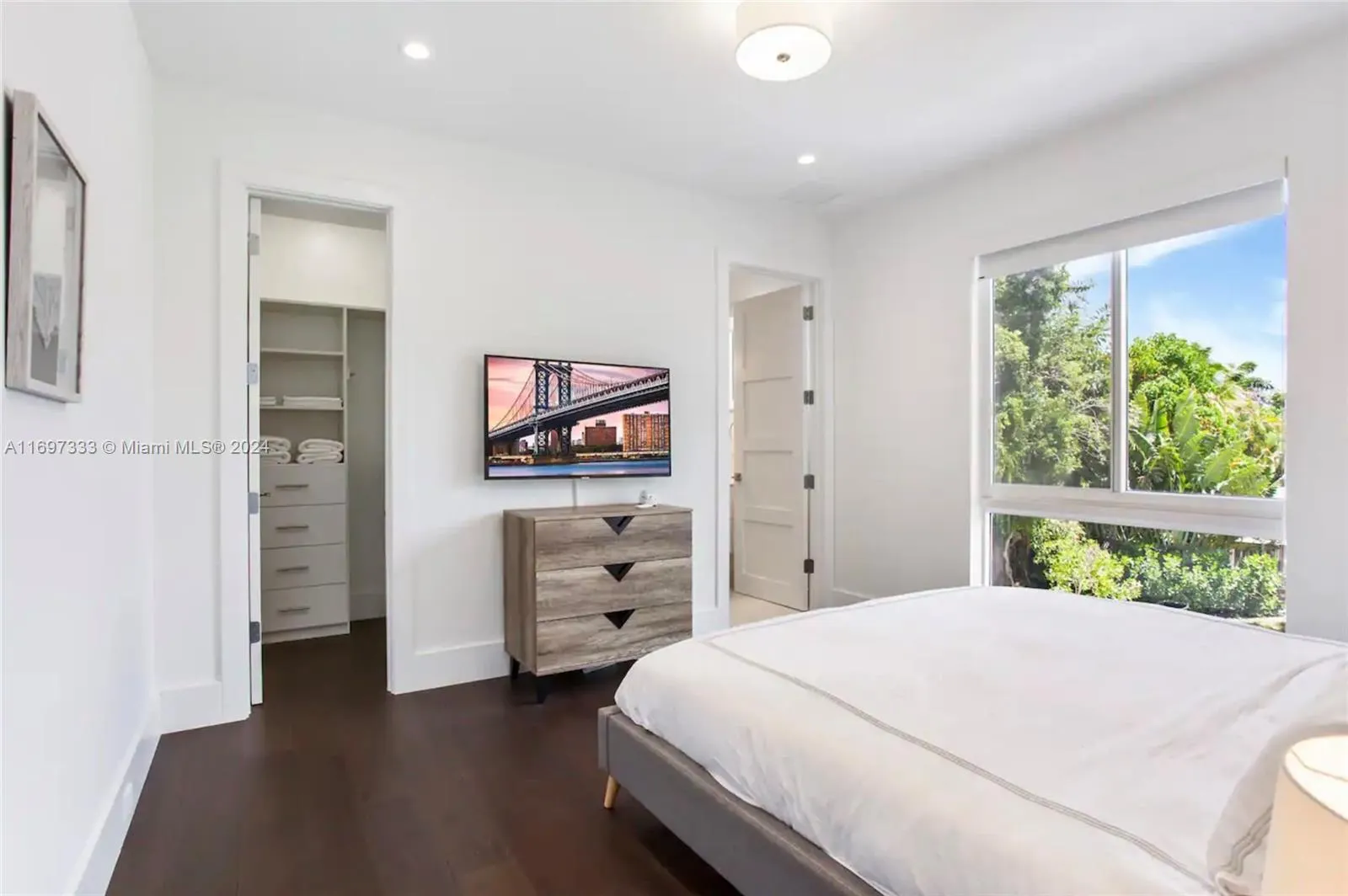 Fort Lauderdale, Florida 33304, United States, 4 Bedrooms Bedrooms, ,5 BathroomsBathrooms,Residential,Pending,31580