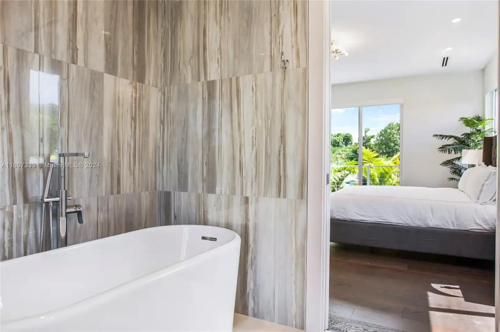 Fort Lauderdale, Florida 33304, United States, 4 Bedrooms Bedrooms, ,5 BathroomsBathrooms,Residential,Pending,31580