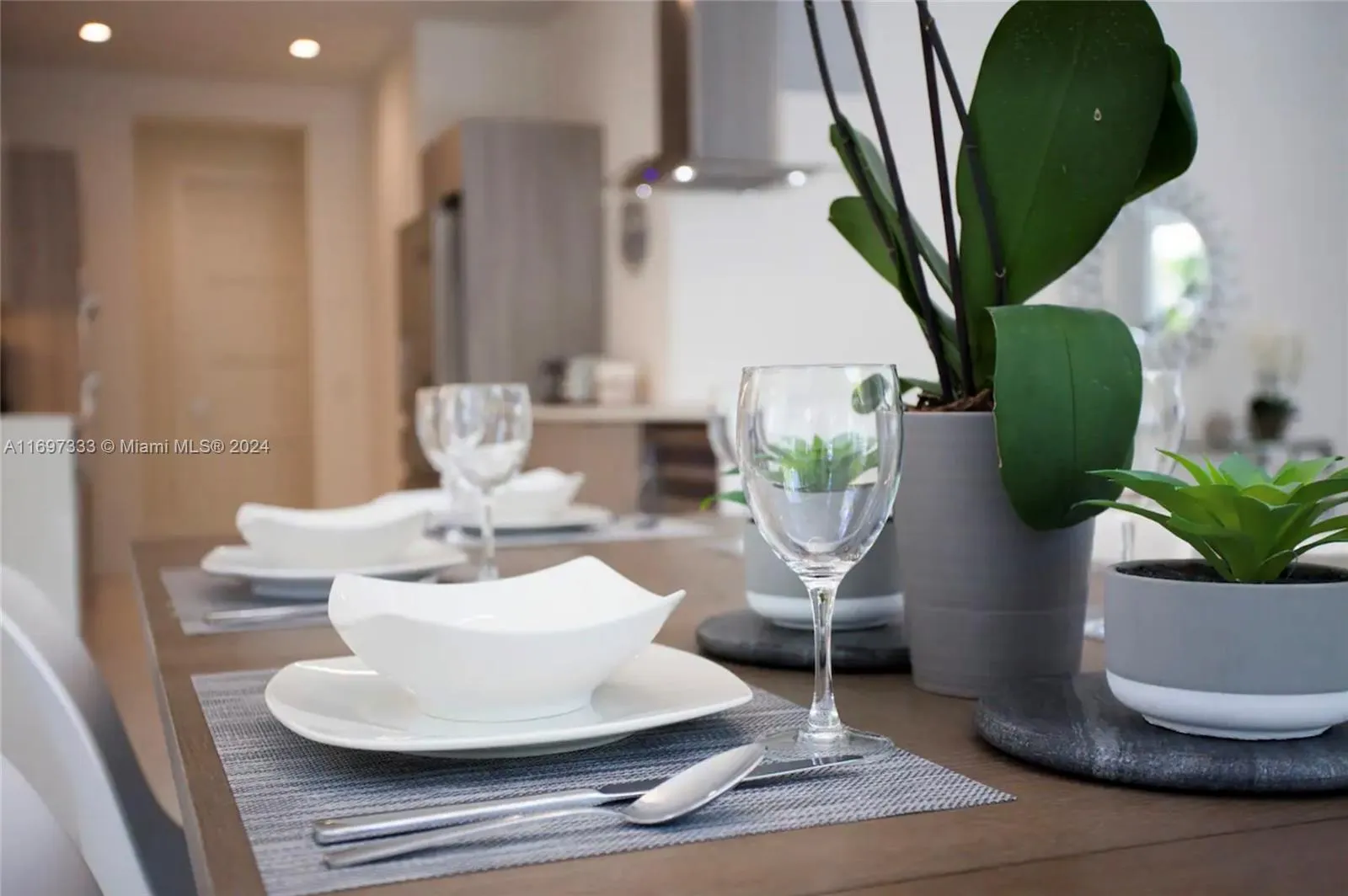 Fort Lauderdale, Florida 33304, United States, 4 Bedrooms Bedrooms, ,5 BathroomsBathrooms,Residential,Pending,31580