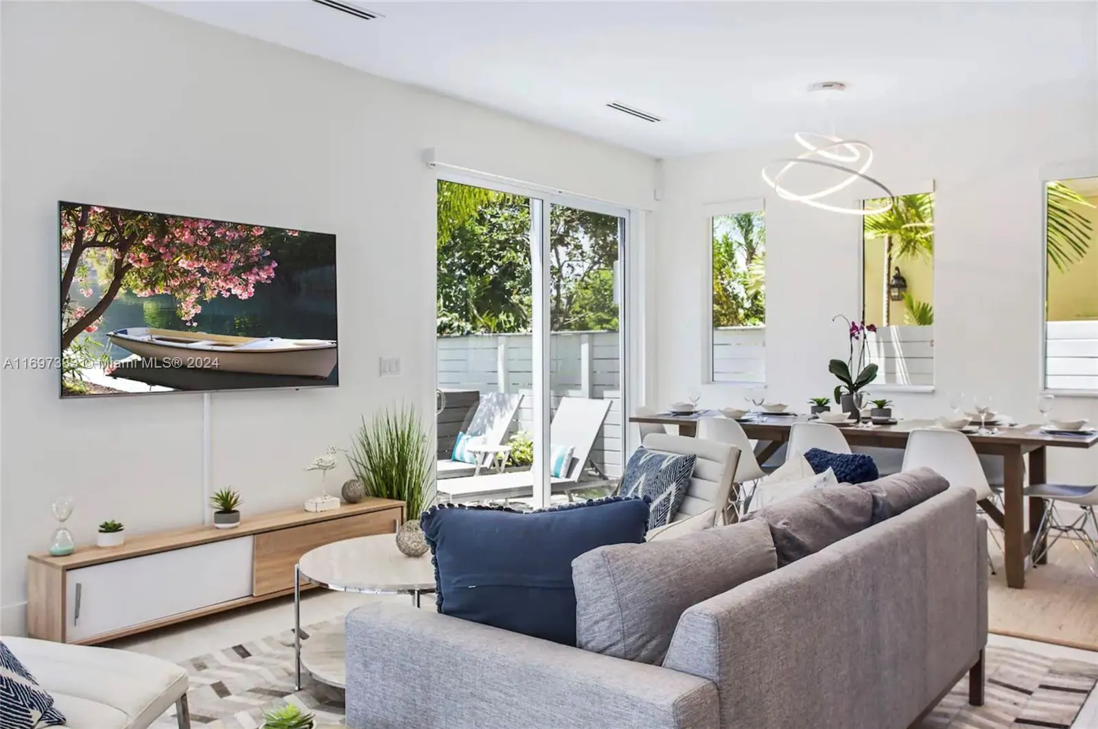 Fort Lauderdale, Florida 33304, United States, 4 Bedrooms Bedrooms, ,5 BathroomsBathrooms,Residential,Pending,31580