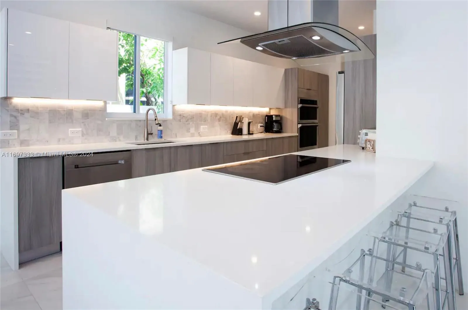 Fort Lauderdale, Florida 33304, United States, 4 Bedrooms Bedrooms, ,5 BathroomsBathrooms,Residential,Pending,31580