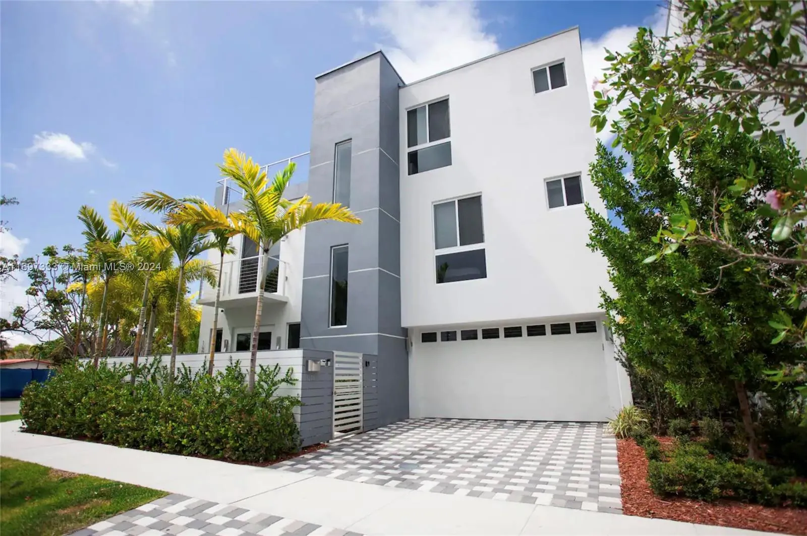 Fort Lauderdale, Florida 33304, United States, 4 Bedrooms Bedrooms, ,5 BathroomsBathrooms,Residential,Pending,31580