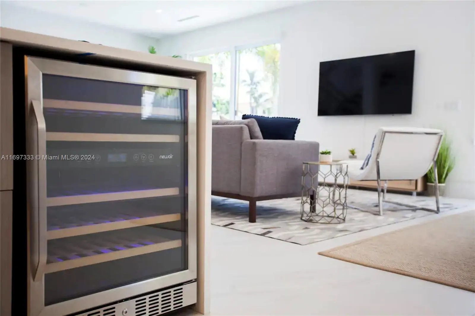 Fort Lauderdale, Florida 33304, United States, 4 Bedrooms Bedrooms, ,5 BathroomsBathrooms,Residential,Pending,31580