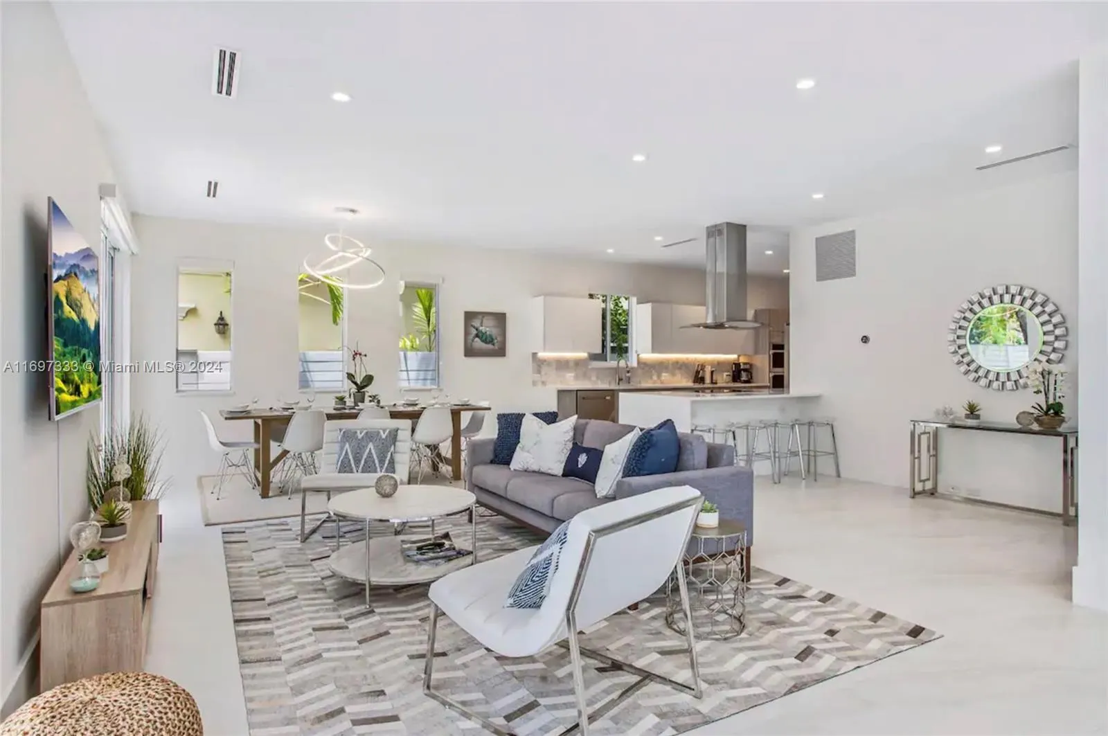 Fort Lauderdale, Florida 33304, United States, 4 Bedrooms Bedrooms, ,5 BathroomsBathrooms,Residential,Pending,31580