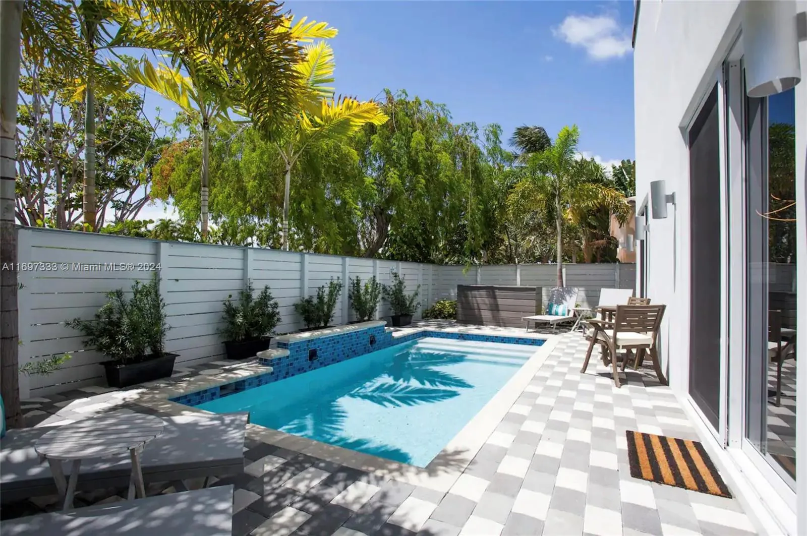 Fort Lauderdale, Florida 33304, United States, 4 Bedrooms Bedrooms, ,5 BathroomsBathrooms,Residential,Pending,31580