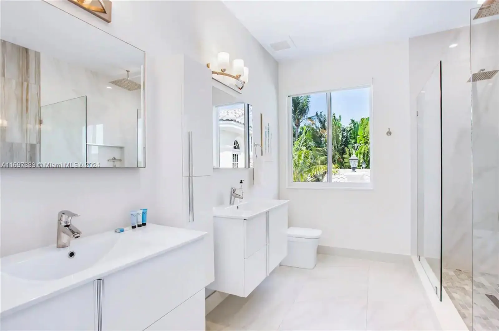 Fort Lauderdale, Florida 33304, United States, 4 Bedrooms Bedrooms, ,5 BathroomsBathrooms,Residential,Pending,31580