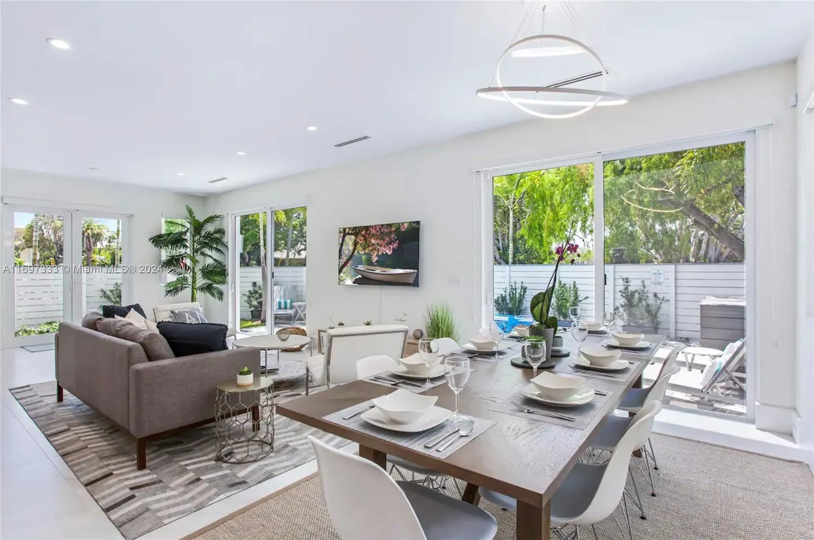 Fort Lauderdale, Florida 33304, United States, 4 Bedrooms Bedrooms, ,5 BathroomsBathrooms,Residential,Pending,31580