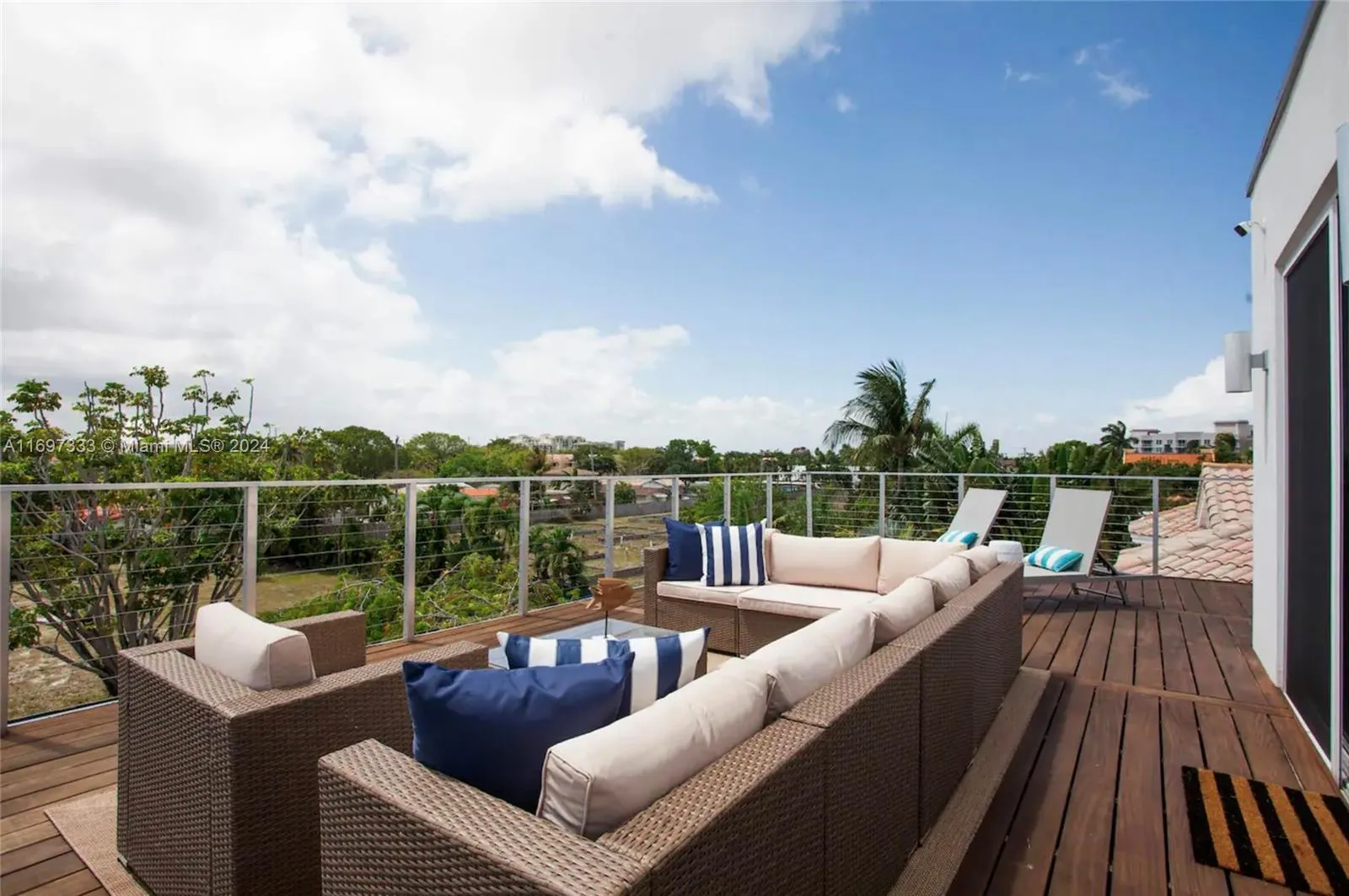 Fort Lauderdale, Florida 33304, United States, 4 Bedrooms Bedrooms, ,5 BathroomsBathrooms,Residential,Pending,31580