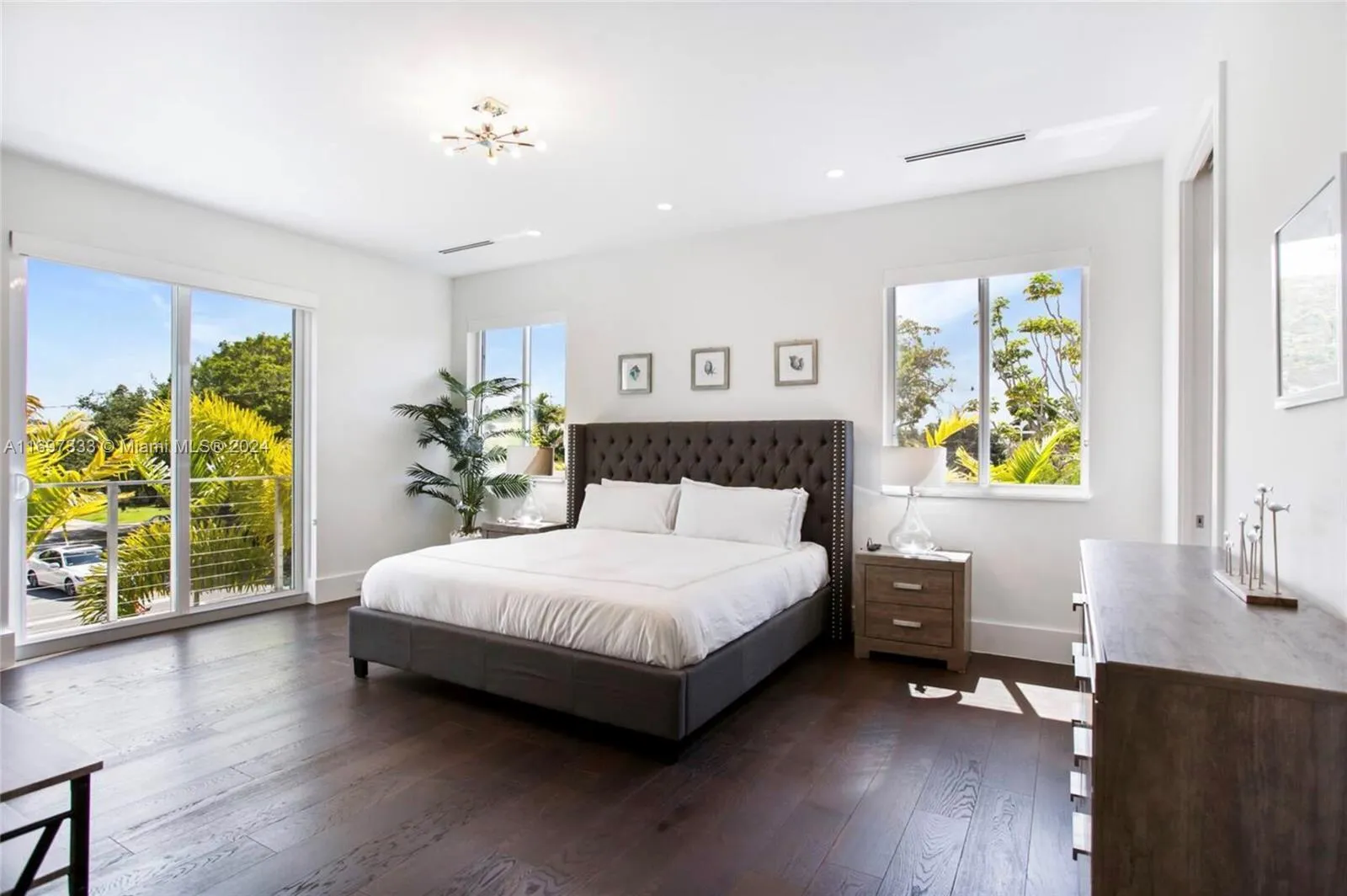 Fort Lauderdale, Florida 33304, United States, 4 Bedrooms Bedrooms, ,5 BathroomsBathrooms,Residential,Pending,31580