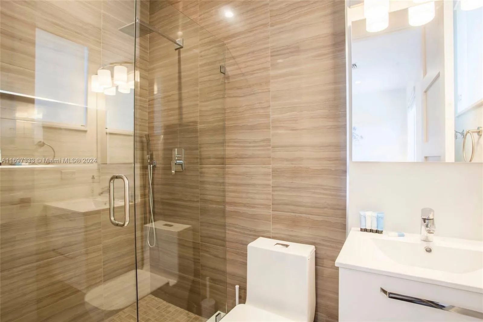 Fort Lauderdale, Florida 33304, United States, 4 Bedrooms Bedrooms, ,5 BathroomsBathrooms,Residential,Pending,31580