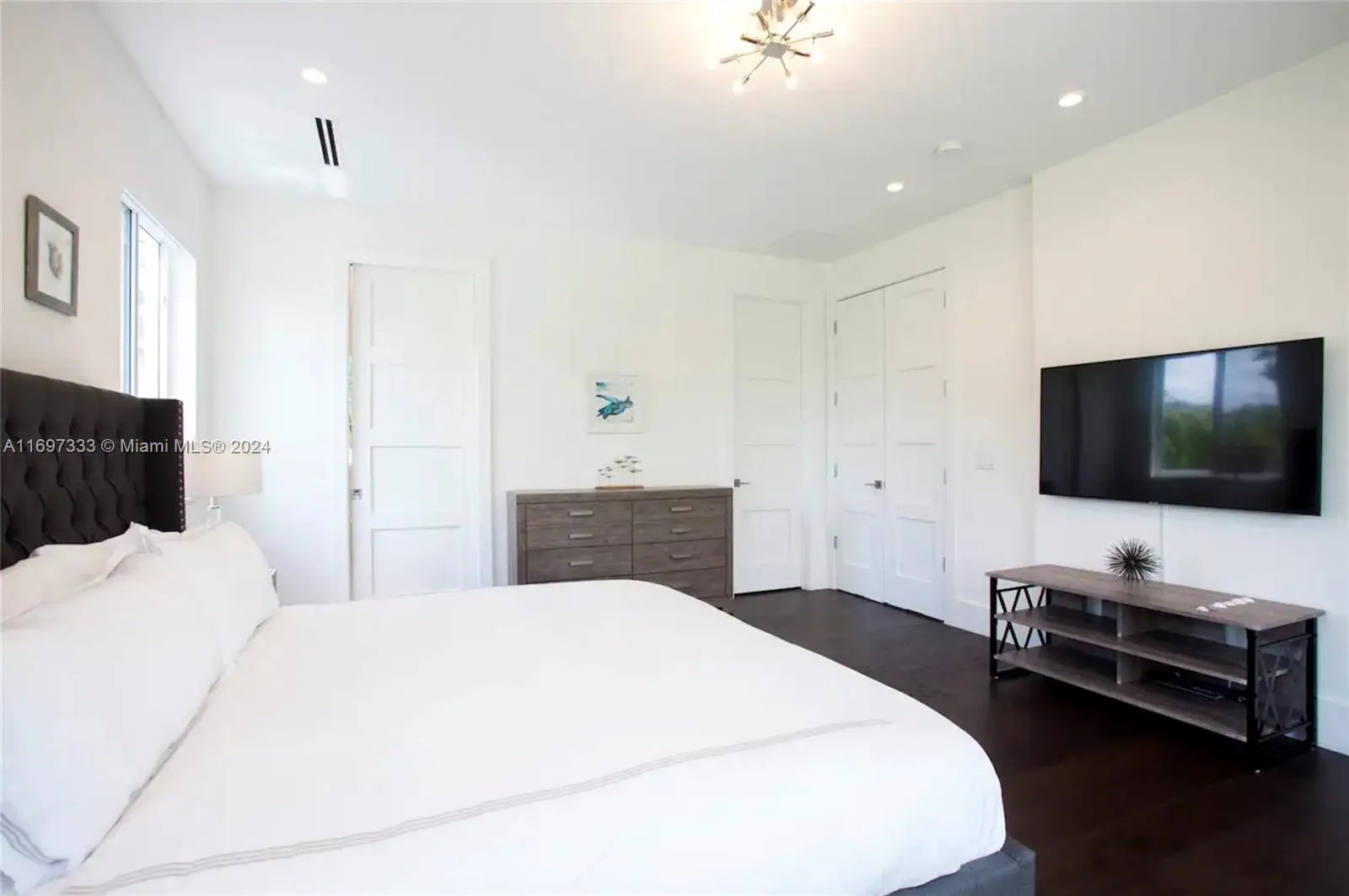 Fort Lauderdale, Florida 33304, United States, 4 Bedrooms Bedrooms, ,5 BathroomsBathrooms,Residential,Pending,31580