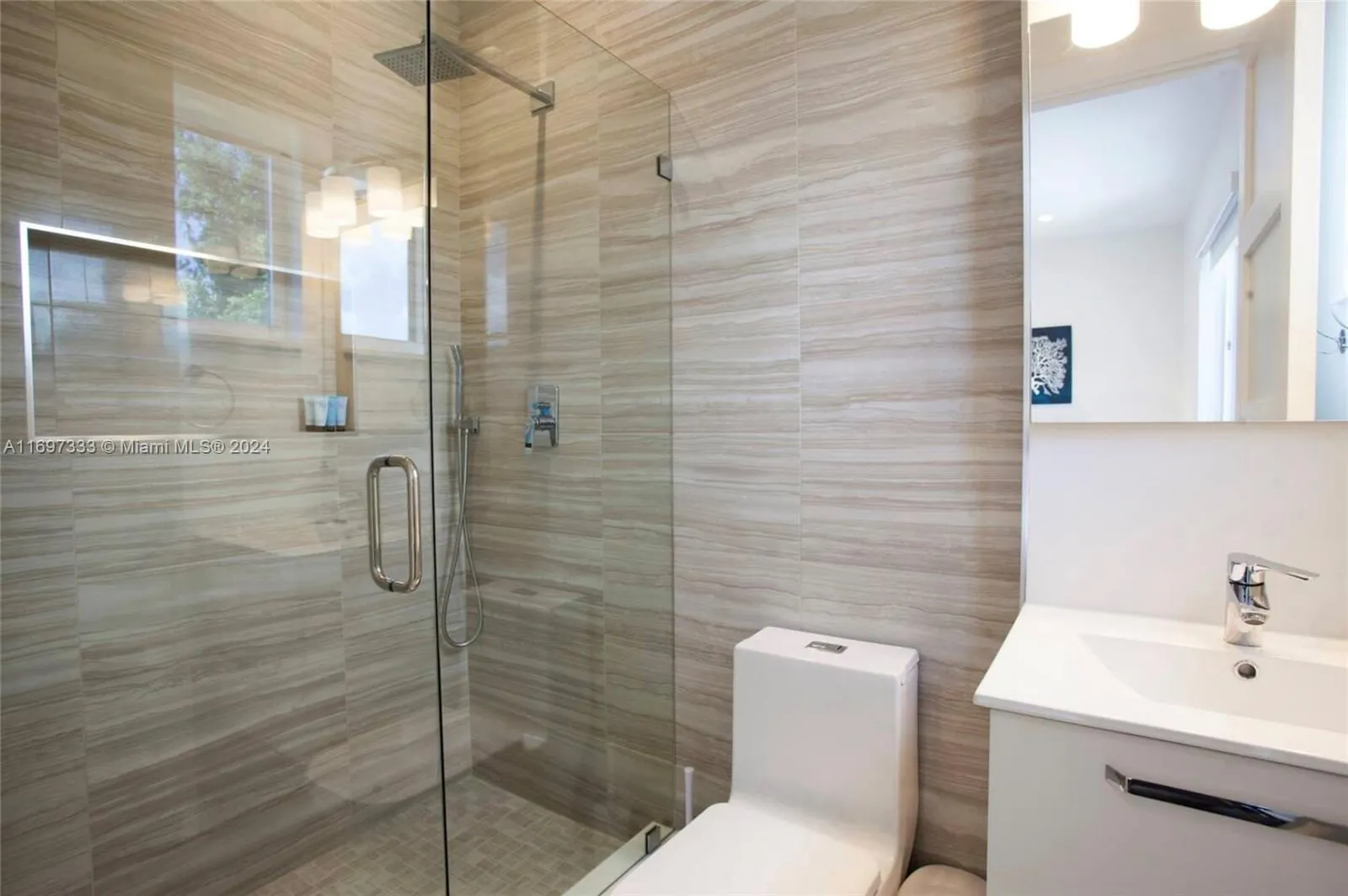 Fort Lauderdale, Florida 33304, United States, 4 Bedrooms Bedrooms, ,5 BathroomsBathrooms,Residential,Pending,31580