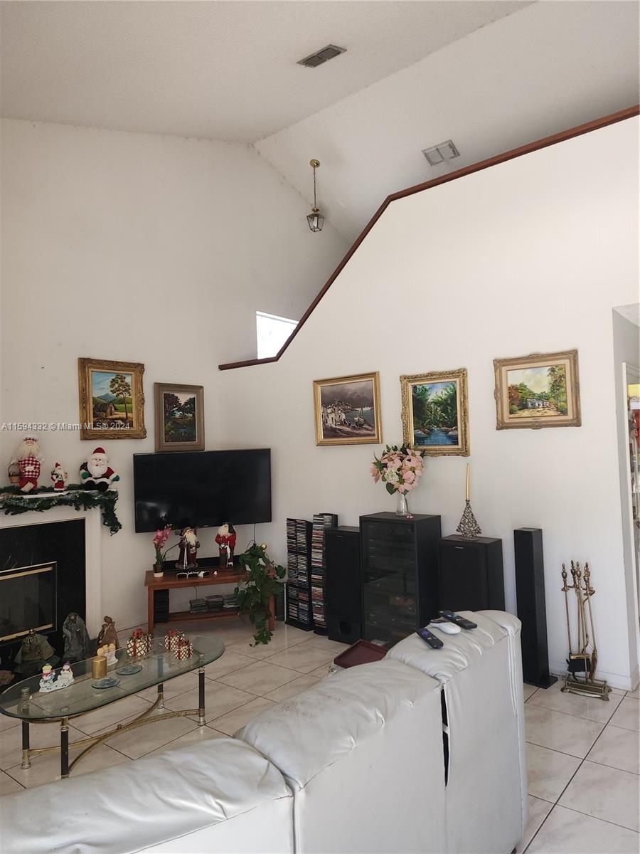 1 EH TAMPA PALMS 2C UNIT 2 - Residential