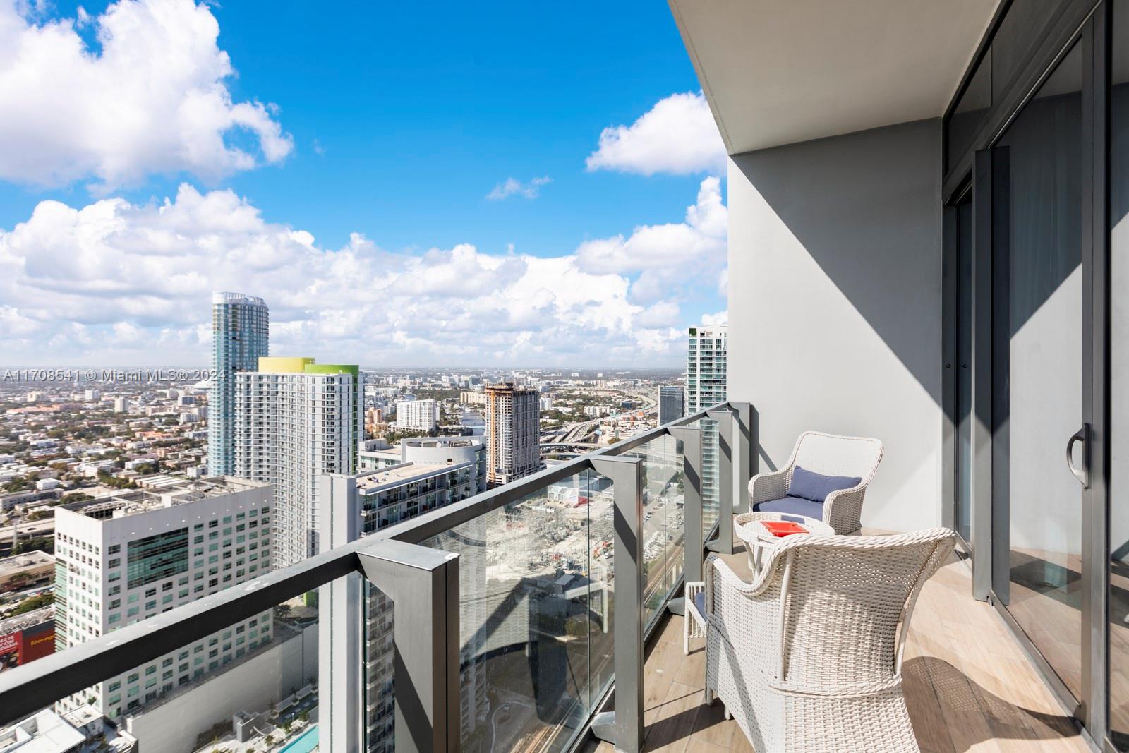 RISE CONDO - Residential