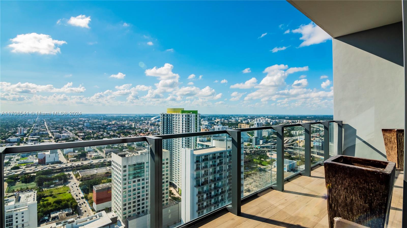 RISE CONDO - Residential