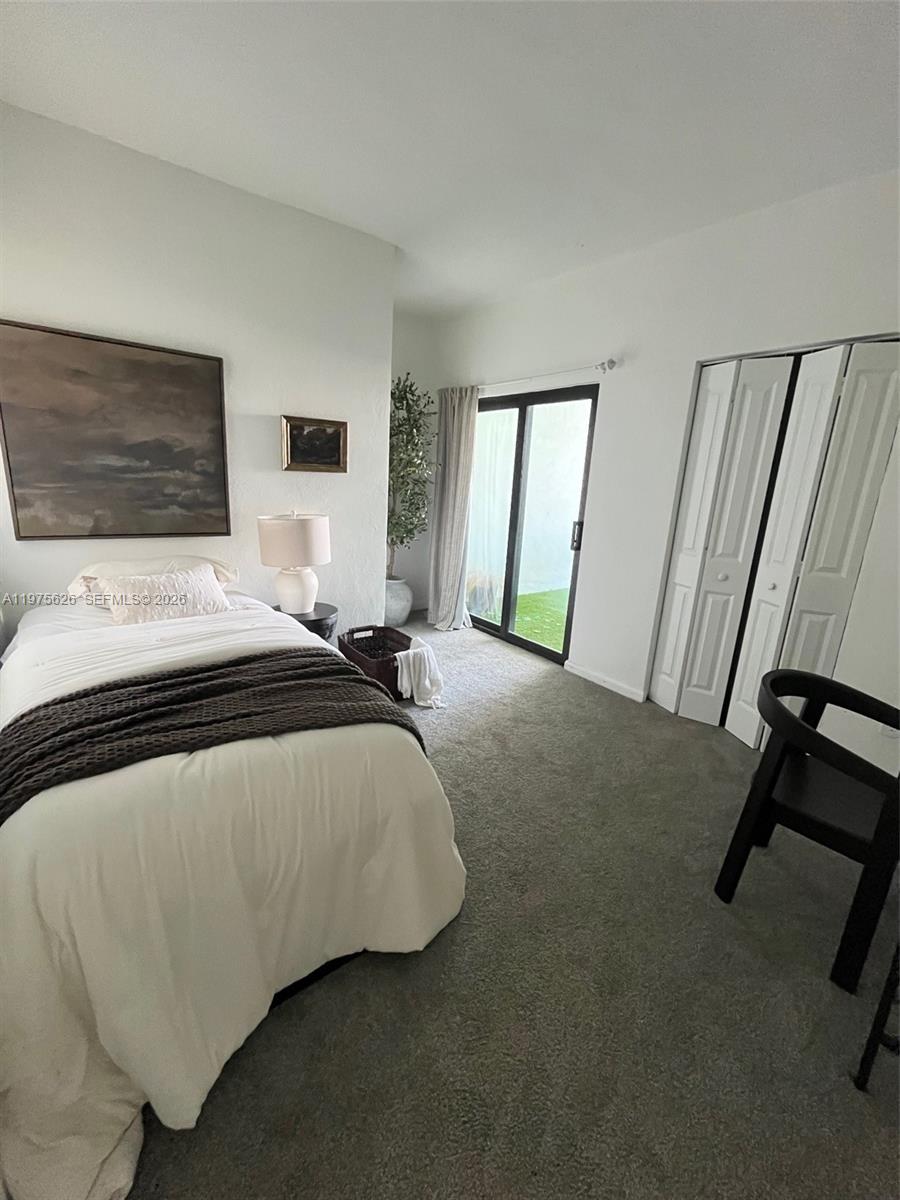 HOLLYWOOD LITTLE RANCHES - Residential Lease