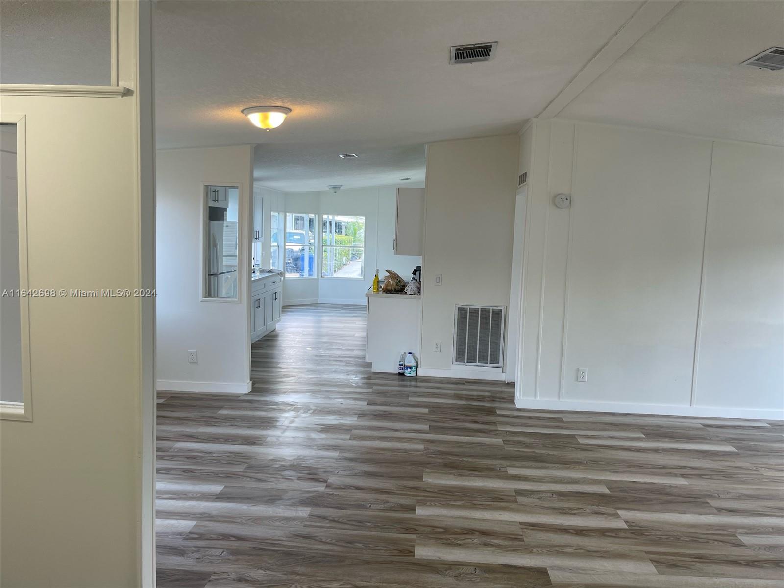 Photo 11 of 25 of 19800 SW 180th Ave Lot 256 mobile home