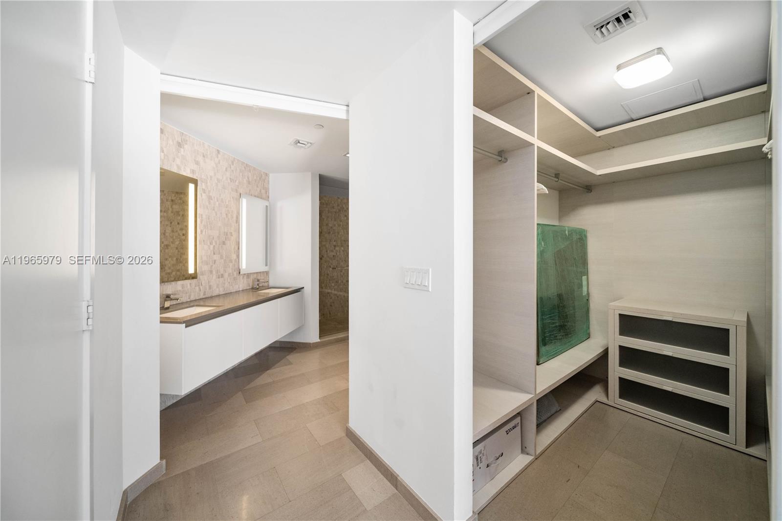 REACH CONDO - Residential