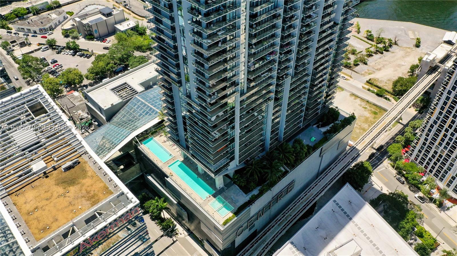 REACH CONDO - Residential