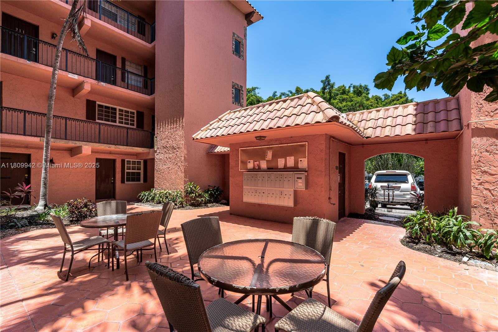 TENNIS CLUB BROOKS CONDO - Residential