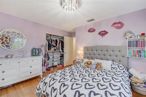 Tiny photo for 20990 NE 30th Pl, Aventura, FL 33180 (MLS # A12010253)