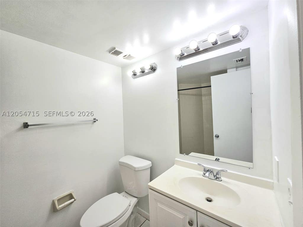 Photo of 210 Lake Pointe Dr #209, Oakland Park, FL 33309 (MLS # A12054715)