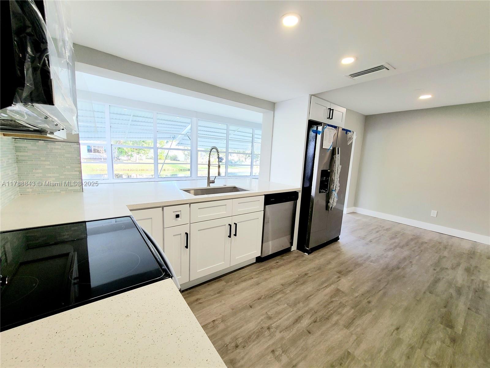 4230 Nw 52nd Ave 4230, Lauderdale Lakes, Broward County, Florida - 2 Bedrooms  
2 Bathrooms - 